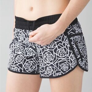 Lululemon Tracker Short III 4 Way Stretch Posey Black Size 10 Running Shorts